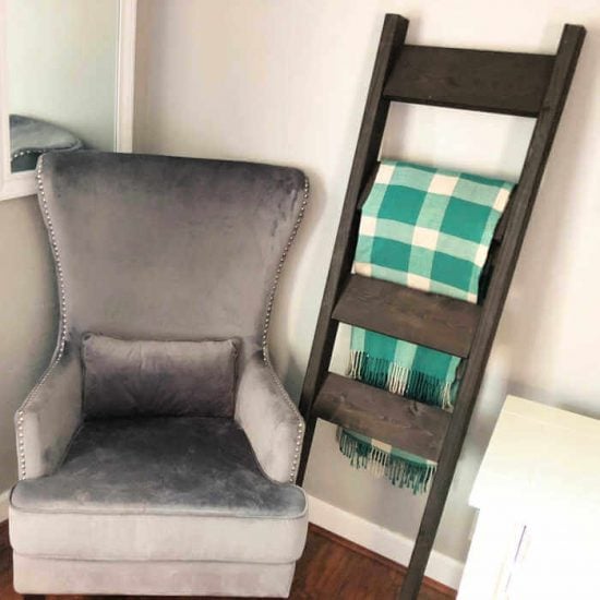 We have over 20 DIY Farmhouse decor ideas that are easy to make. Find lots of ideas that are budget friendly and simple to create for your home. Blanket ladder by wall.