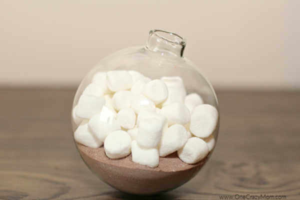 This easy Hot Cocoa Ornament is one of our favorite Hot Chocolate Gift Ideas. Individual hot chocolate gifts make such a thoughtful gift everyone will love! This easy Hot Cocoa Ornament is one of our favorite Hot Chocolate Gift Ideas. Individual hot chocolate gifts make such a thoughtful gift everyone will love!