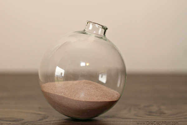 This easy Hot Cocoa Ornament is one of our favorite Hot Chocolate Gift Ideas. Individual hot chocolate gifts make such a thoughtful gift everyone will love! This easy Hot Cocoa Ornament is one of our favorite Hot Chocolate Gift Ideas. Individual hot chocolate gifts make such a thoughtful gift everyone will love!