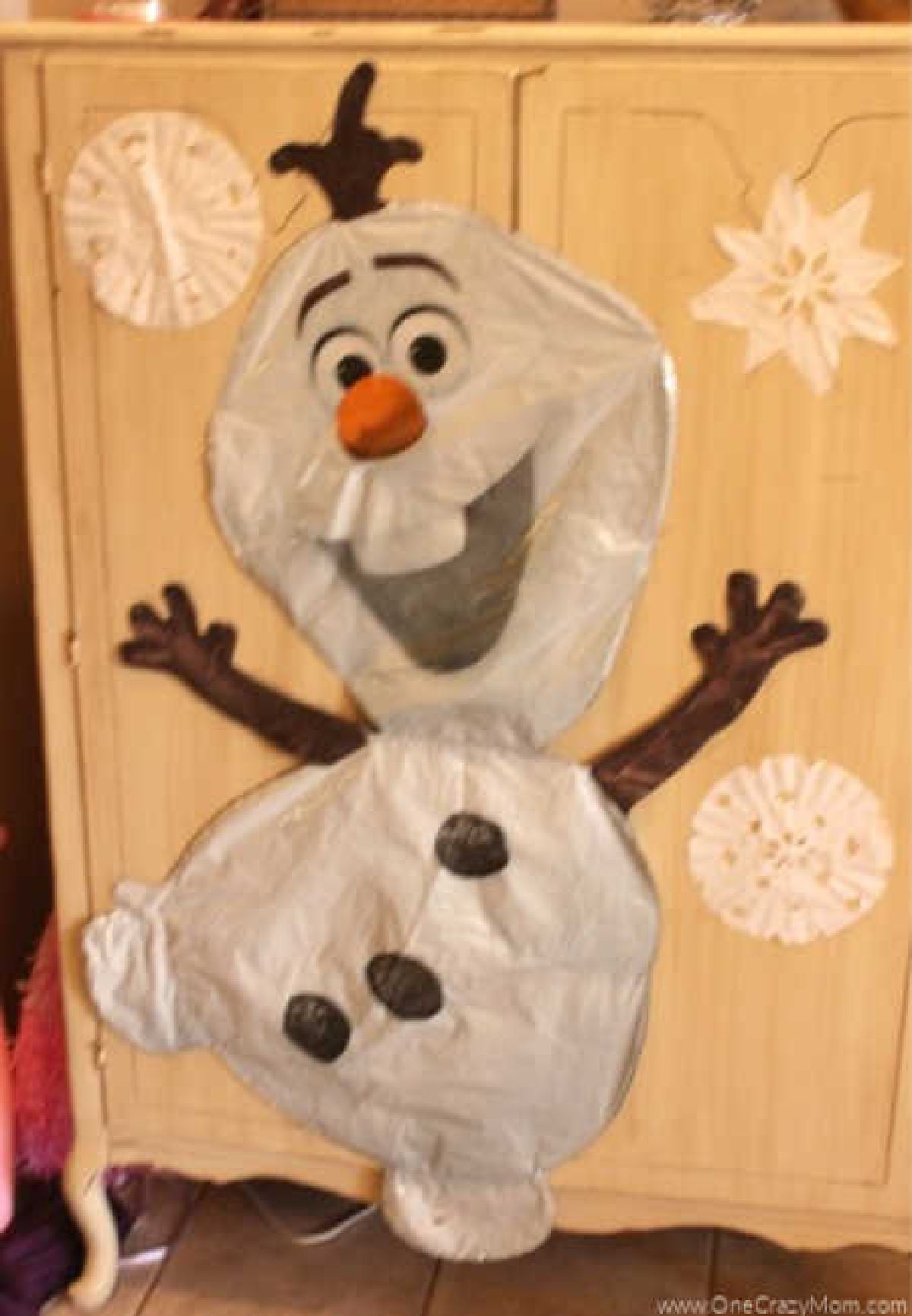 Throw a fabulous party on a budget with these FROZEN BIRTHDAY PARTY IDEAS. Find lots of frozen birthday party ideas on a budget. Throw a fabulous party on a budget with these FROZEN BIRTHDAY PARTY IDEAS. Find lots of frozen birthday party ideas on a budget.