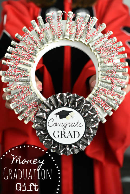 We have the best Graduation Party Ideas. You will find a big list of decor ideas, party food recipes, gifts and more to make your party a success. Money wreath for grad.