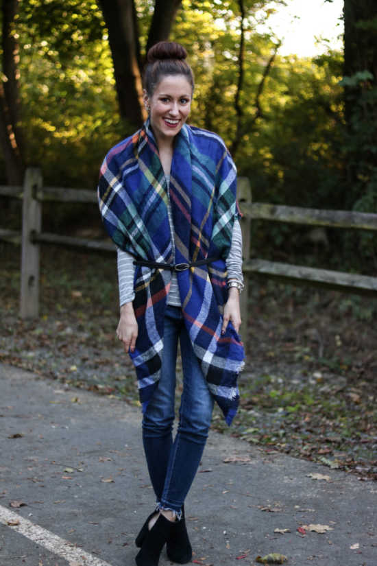 We have 10+ different ways to wear a scarf. If you love scarves but need new ideas, try these cute ways to wear a scarf that you might not have thought of. We have 10+ different ways to wear a scarf. If you love scarves but need new ideas, try these cute ways to wear a scarf that you might not have thought of.