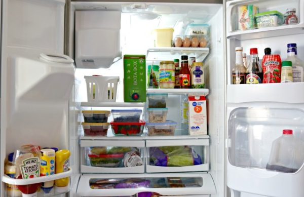 Get your kitchen clean in no time at all with these Kitchen Cleaning Hacks. Find over 15 kitchen cleaning tips to make life easier. Get your kitchen clean in no time at all with these Kitchen Cleaning Hacks. Find over 15 kitchen cleaning tips to make life easier.