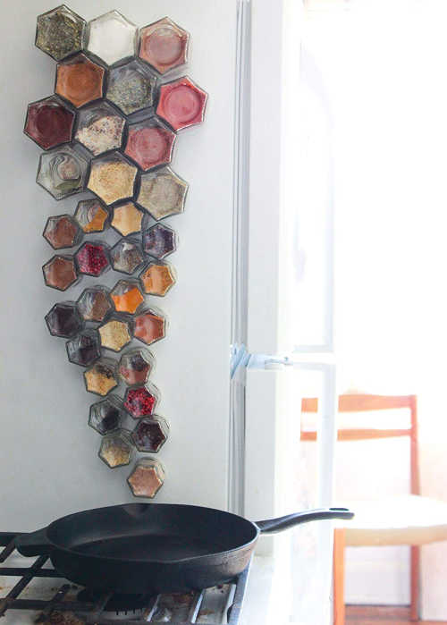 If you are overwhelmed with your spice cabinet, learn the best way to organize spices. Find 15+ ways to organize spices that will keep everything in order. If you are overwhelmed with your spice cabinet, learn the best way to organize spices. Find 15+ ways to organize spices that will keep everything in order.