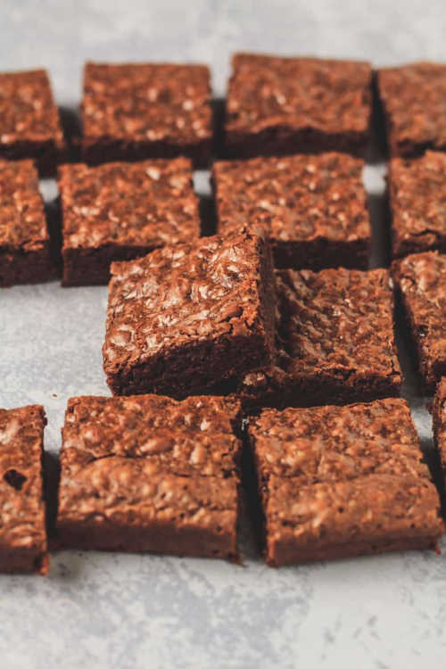 Enjoy dessert any day of the week with these easy 3 ingredient desserts. From cakes and cookies to treats and more, we have 25 tasty 3 ingredient desserts. Enjoy dessert any day of the week with these easy 3 ingredient desserts. From cakes and cookies to treats and more, we have 25 tasty 3 ingredient desserts.