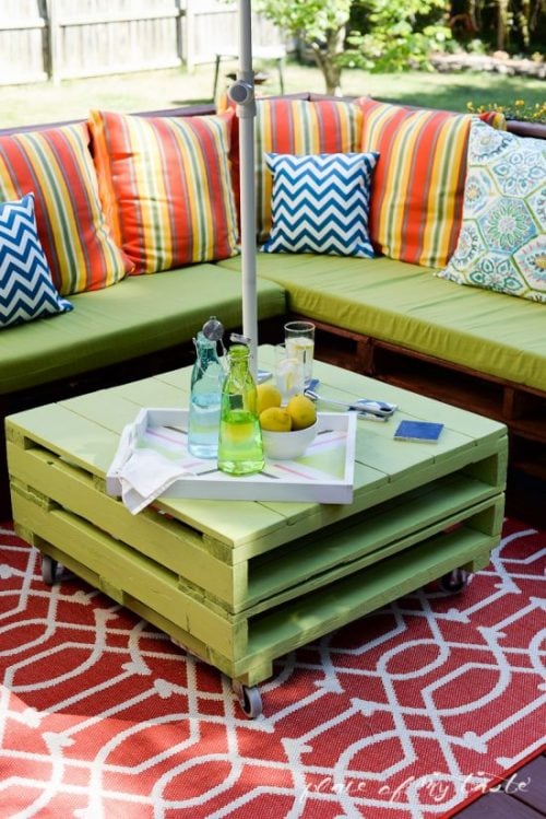 Find over 20 DIY Wood Pallet Ideas for your home that are easy to make and budget friendly. These unique pallet ideas are functional and so pretty. Find over 20 DIY Wood Pallet Ideas for your home that are easy to make and budget friendly. These unique pallet ideas are functional and so pretty.