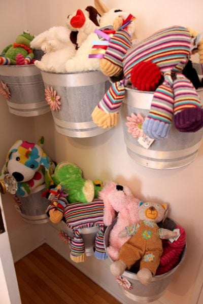 It is so easy to get overwhelmed with stuffed animals taking over your house. Learn these brilliant Stuffed Animal Storage Ideas to regain order. It is so easy to get overwhelmed with stuffed animals taking over your house. Learn these brilliant Stuffed Animal Storage Ideas to regain order.