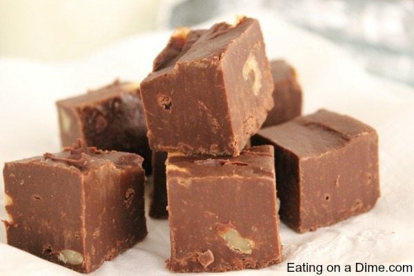 Enjoy dessert any day of the week with these easy 3 ingredient desserts. From cakes and cookies to treats and more, we have 25 tasty 3 ingredient desserts. Enjoy dessert any day of the week with these easy 3 ingredient desserts. From cakes and cookies to treats and more, we have 25 tasty 3 ingredient desserts.