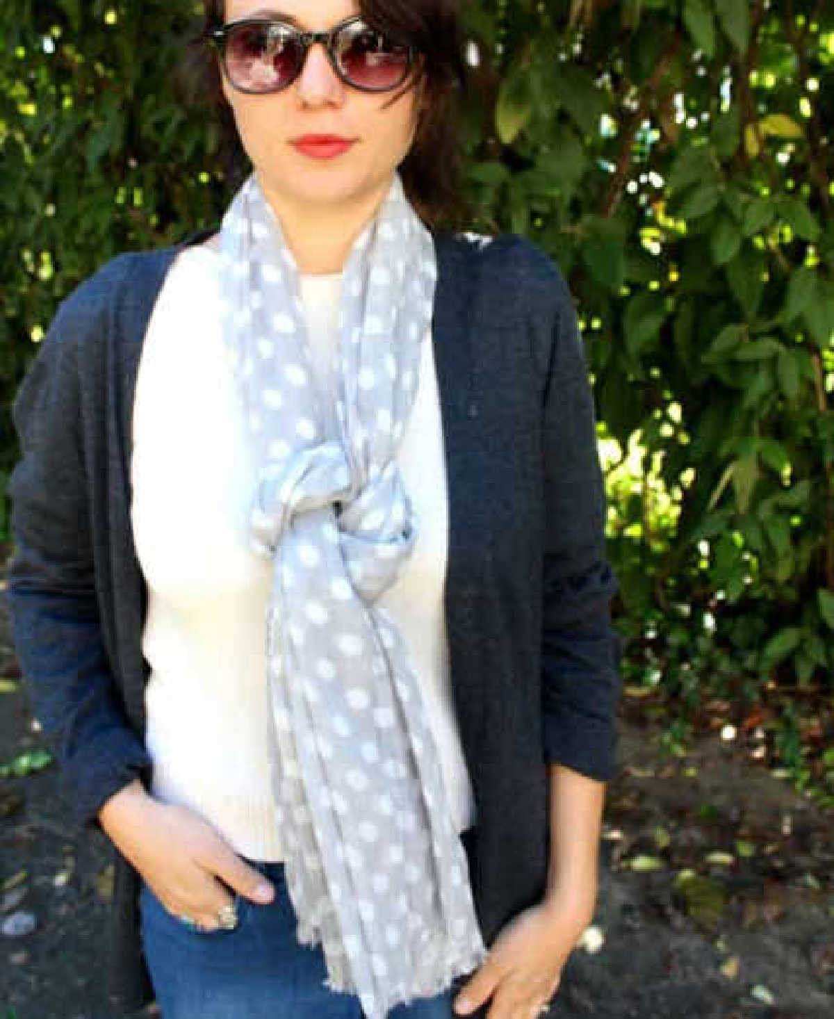 We have 10+ different ways to wear a scarf. If you love scarves but need new ideas, try these cute ways to wear a scarf that you might not have thought of.