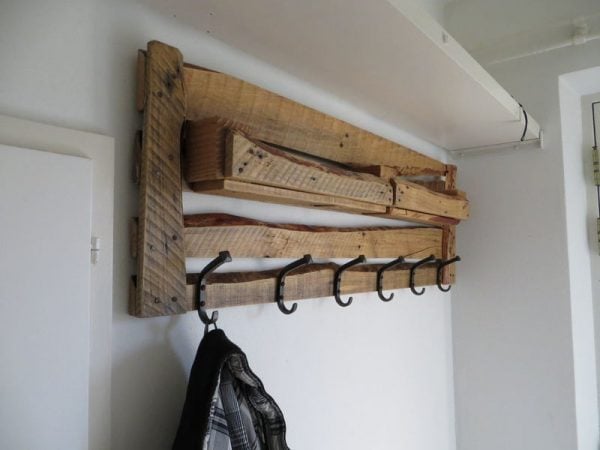 Find over 20 DIY Wood Pallet Ideas for your home that are easy to make and budget friendly. These unique pallet ideas are functional and so pretty. Find over 20 DIY Wood Pallet Ideas for your home that are easy to make and budget friendly. These unique pallet ideas are functional and so pretty.