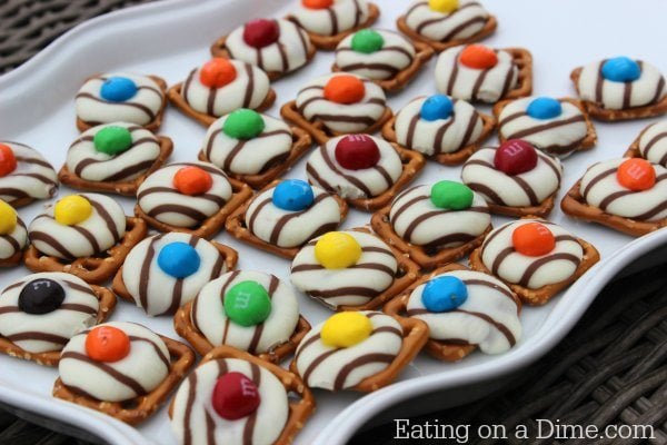Enjoy dessert any day of the week with these easy 3 ingredient desserts. From cakes and cookies to treats and more, we have 25 tasty 3 ingredient desserts. Enjoy dessert any day of the week with these easy 3 ingredient desserts. From cakes and cookies to treats and more, we have 25 tasty 3 ingredient desserts.