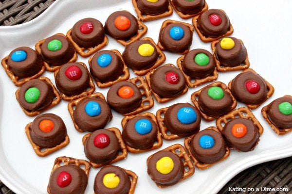 Enjoy dessert any day of the week with these easy 3 ingredient desserts. From cakes and cookies to treats and more, we have 25 tasty 3 ingredient desserts. Enjoy dessert any day of the week with these easy 3 ingredient desserts. From cakes and cookies to treats and more, we have 25 tasty 3 ingredient desserts.