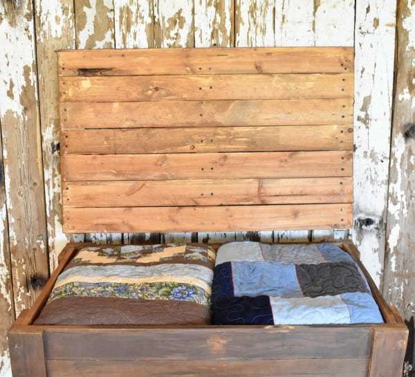 Find over 20 DIY Wood Pallet Ideas for your home that are easy to make and budget friendly. These unique pallet ideas are functional and so pretty. Find over 20 DIY Wood Pallet Ideas for your home that are easy to make and budget friendly. These unique pallet ideas are functional and so pretty.