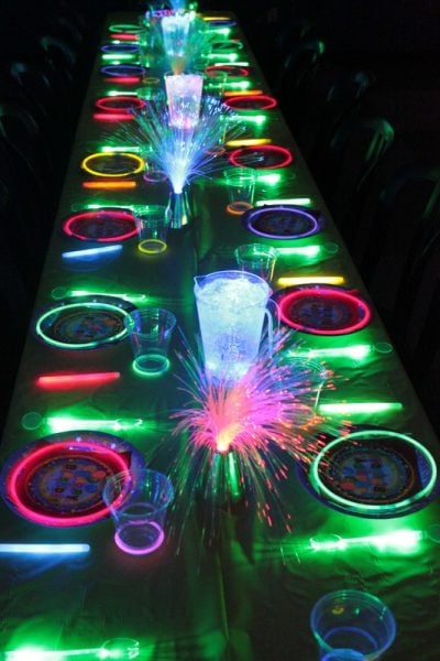 Find over 20 Glow in the dark party ideas that are easy and budget friendly. Your next party will be fabulous with these glow in the dark party decorations. Glow in the dark party table with decor.