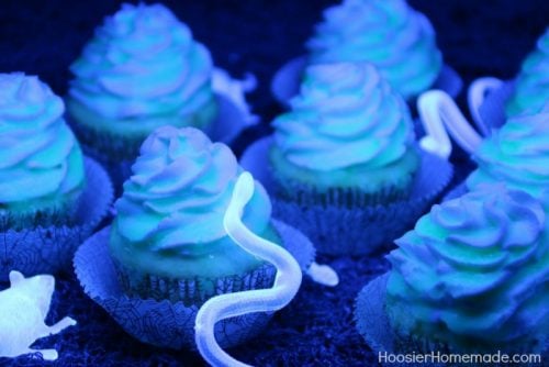 Find over 20 Glow in the dark party ideas that are easy and budget friendly. Your next party will be fabulous with these glow in the dark party decorations. Glow in the dark cupcakes
