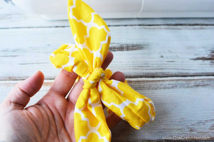 We have another fun DIY and you can easily learn how to make a bow scrunchie. With just a few simple steps and supplies, you will be making a bow scrunchie. We have another fun DIY and you can easily learn how to make a bow scrunchie. With just a few simple steps and supplies, you will be making a bow scrunchie.