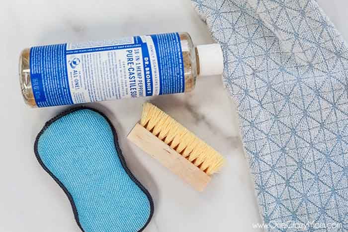 There are tons of Castile Soap Uses that you can use from skin care and body wash to laundry and more. Find 20 all natural dr bronner's castile soap uses. There are tons of Castile Soap Uses that you can use from skin care and body wash to laundry and more. Find 20 all natural dr bronner's castile soap uses.