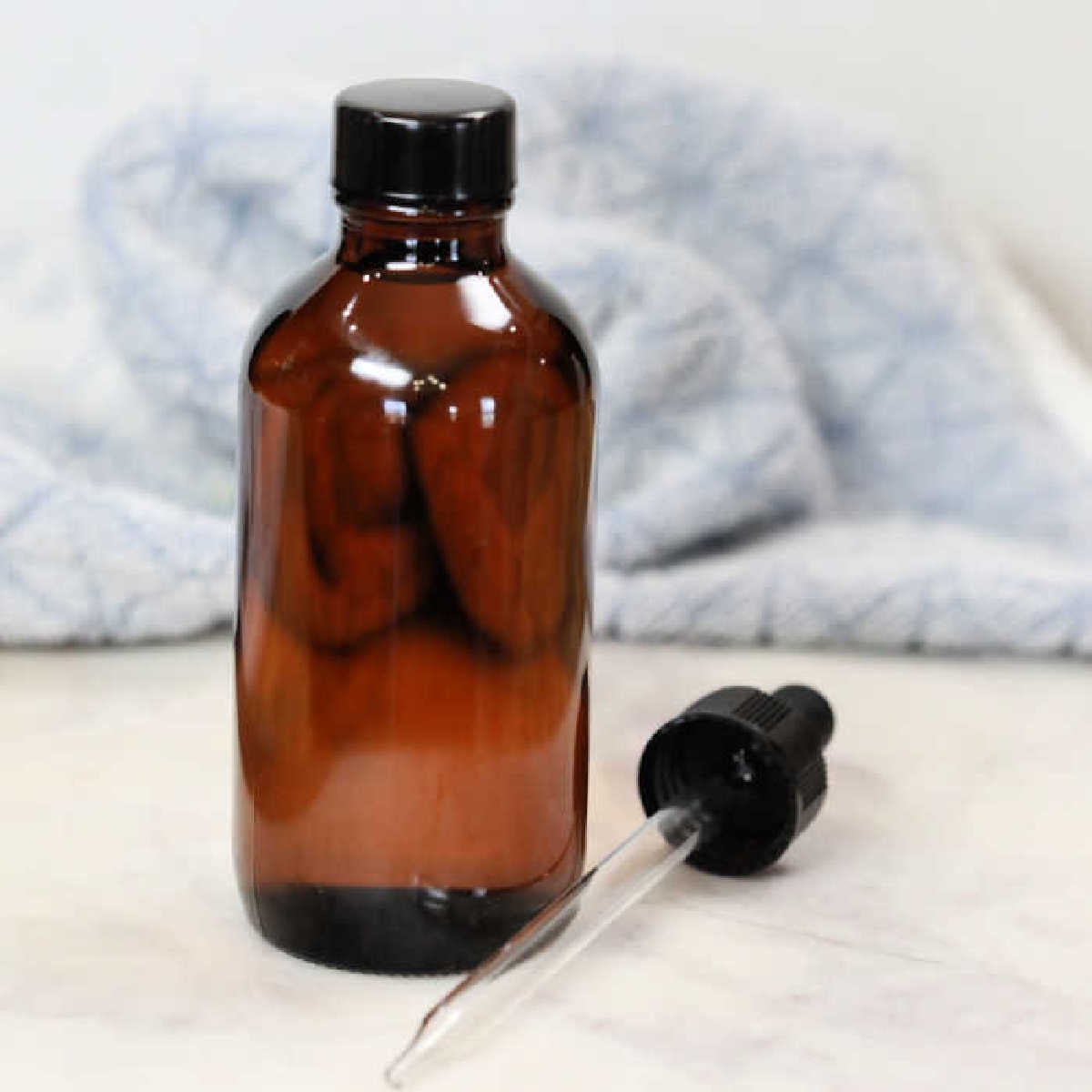 You'll love these jojoba oil uses that you'll want to try today! These uses for jojoba oil are great for your hair, skin and face. You'll love the benefits of this oil. It’s great for your skin and has anti-aging qualities as well! #onecrazymom #jojobaoiluses
