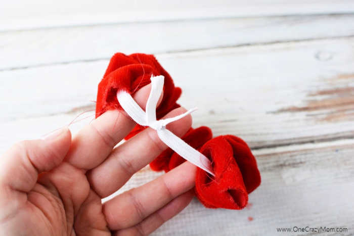 DIY Velvet Scrunchies are so fun to make and cute to wear. Learn how to make a diy scrunchie with this easy tutorial. How to make a scrunchie out of velvet. DIY Velvet Scrunchies are so fun to make and cute to wear. Learn how to make a diy scrunchie with this easy tutorial. How to make a scrunchie out of velvet.