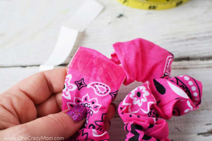 Learn how to make this easy DIY Scrunchie No Sew in just minutes. This super easy diy scrunchie is so fun to make and they turn out gorgeous. Learn how to make this easy DIY Scrunchie No Sew in just minutes. This super easy diy scrunchie is so fun to make and they turn out gorgeous.