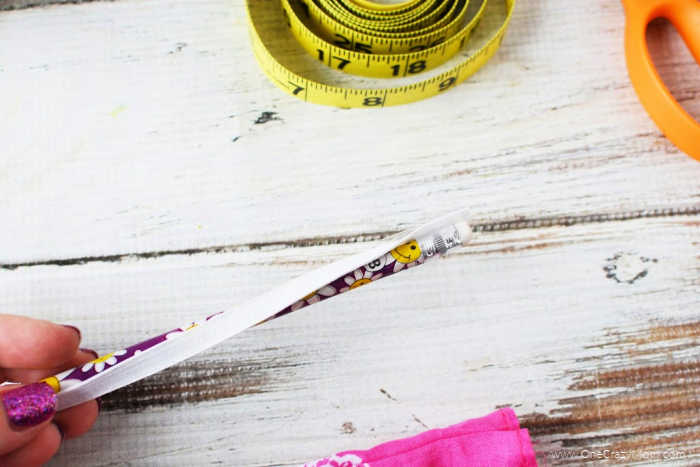 Learn how to make this easy DIY Scrunchie No Sew in just minutes. This super easy diy scrunchie is so fun to make and they turn out gorgeous. Learn how to make this easy DIY Scrunchie No Sew in just minutes. This super easy diy scrunchie is so fun to make and they turn out gorgeous.
