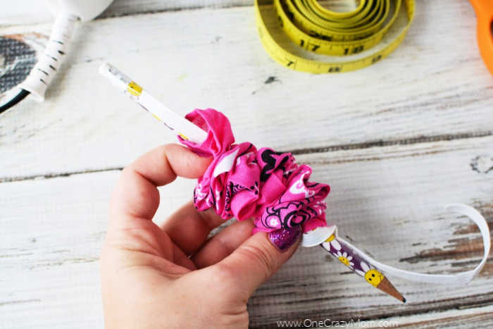 Learn how to make this easy DIY Scrunchie No Sew in just minutes. This super easy diy scrunchie is so fun to make and they turn out gorgeous. Learn how to make this easy DIY Scrunchie No Sew in just minutes. This super easy diy scrunchie is so fun to make and they turn out gorgeous.
