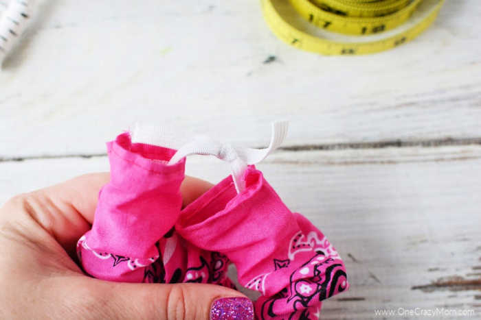 Learn how to make this easy DIY Scrunchie No Sew in just minutes. This super easy diy scrunchie is so fun to make and they turn out gorgeous. Learn how to make this easy DIY Scrunchie No Sew in just minutes. This super easy diy scrunchie is so fun to make and they turn out gorgeous.