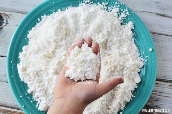 We are going to show you how to make fake snow with just 2 simple ingredients. This DIY Snow comes together in minutes but provides hours of fun! We are going to show you how to make fake snow with just 2 simple ingredients. This DIY Snow comes together in minutes but provides hours of fun!