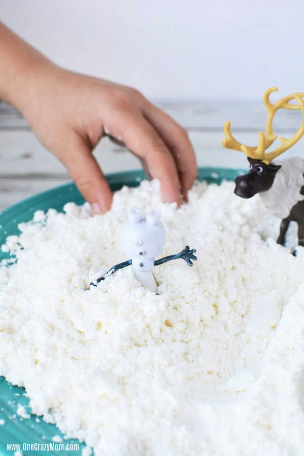 We are going to show you how to make fake snow with just 2 simple ingredients. This DIY Snow comes together in minutes but provides hours of fun! We are going to show you how to make fake snow with just 2 simple ingredients. This DIY Snow comes together in minutes but provides hours of fun!