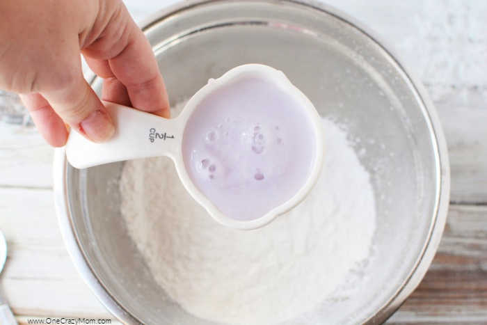 We are going to show you how to make fake snow with just 2 simple ingredients. This DIY Snow comes together in minutes but provides hours of fun! We are going to show you how to make fake snow with just 2 simple ingredients. This DIY Snow comes together in minutes but provides hours of fun!