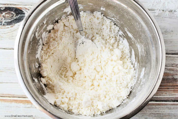 We are going to show you how to make fake snow with just 2 simple ingredients. This DIY Snow comes together in minutes but provides hours of fun! We are going to show you how to make fake snow with just 2 simple ingredients. This DIY Snow comes together in minutes but provides hours of fun!