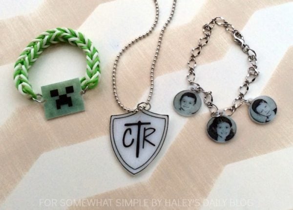 Everyone will have a blast making these 25 Shrinky Dink ideas that are easy to make. Find ideas from key chains and necklaces to magnets and much more! Charm bracelets and necklaces made with shrinky dinks.