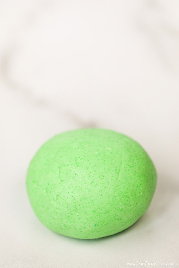 Green oobleck diy.