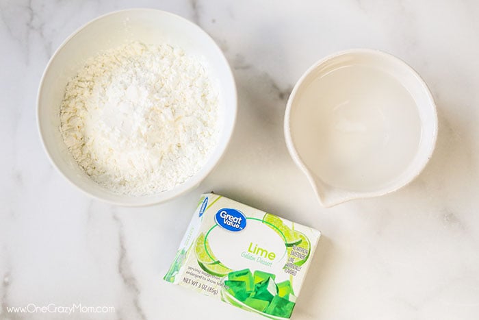 Jello Slime is so cool to make and you only need 3 ingredients. Make edible jello slime today for a super fun activity with the kids that is really simple. Ingredients for jello slime - cornstarch, jello, water.