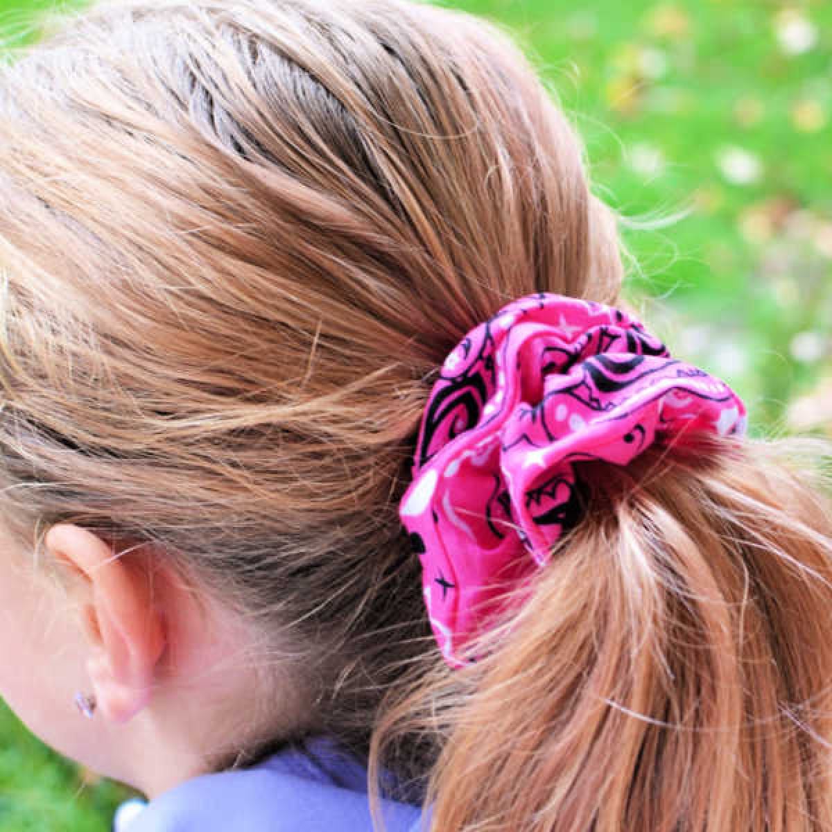 Learn how to make this easy DIY Scrunchie No Sew in just minutes. This super easy diy scrunchie is so fun to make and they turn out gorgeous. Learn how to make this easy DIY Scrunchie No Sew in just minutes. This super easy diy scrunchie is so fun to make and they turn out gorgeous.