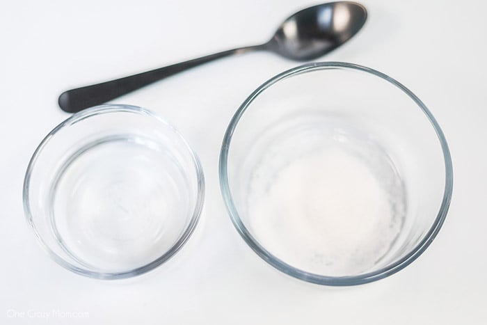 We have the best cloud slime recipe and it is super easy to make. If your kids love slime, they are going to love to learn how to make cloud slime. 2 bowls for mixing togetlher instant snow.