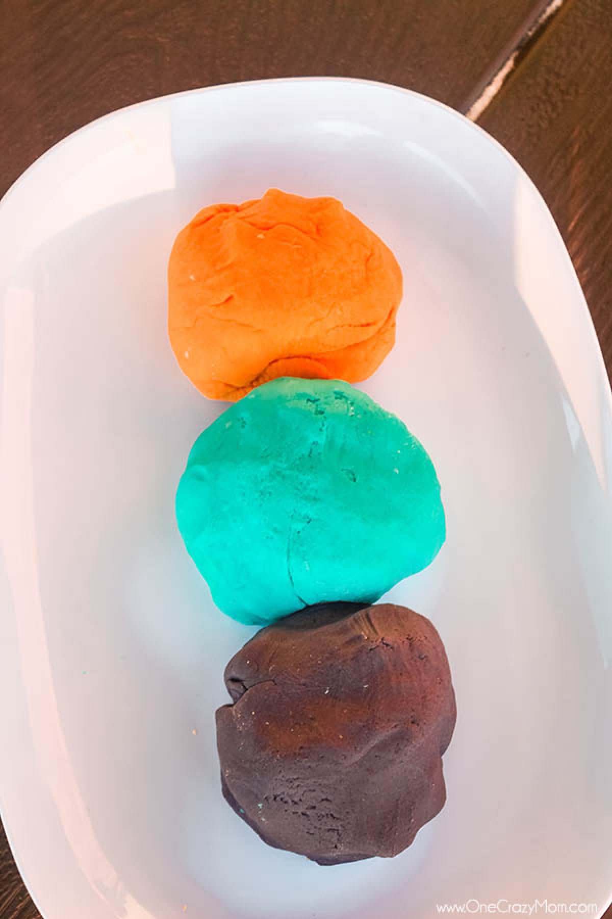 Make this easy Kool Aid Playdough for a fun activity for your kids. Homemade playdough with kool aid is simple to make and the colors are so vibrant. Kool Aid playdough in different color balls.