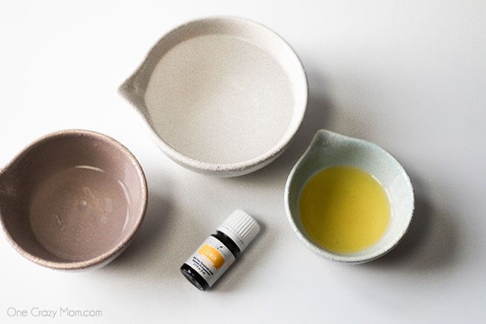 DIY Dusting Spray is so easy to make with just a few simple ingredients. Put this cleaner to use and you will have a dust free home in minutes! Ingredients for dusting spray - vinegar, olive oil, lemon essential oil, water, spray bottle.