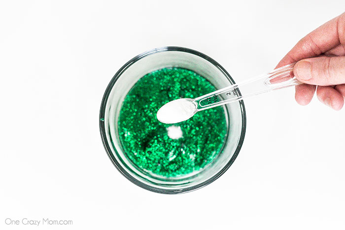 Everyone loves to make slime and your kids will go crazy over this St Patrick's Day Slime. It is so glittery and fun to make and play with. Everyone loves to make slime and your kids will go crazy over this St Patrick's Day Slime. It is so glittery and fun to make and play with.