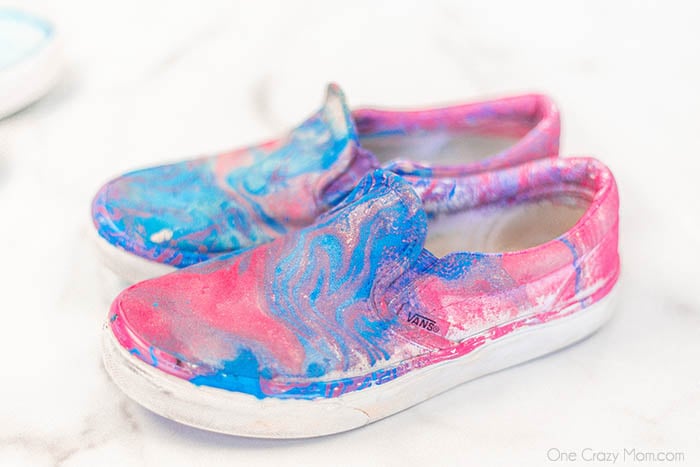 Today we are going to show you how to hydro dip shoes! It is super easy and turns out with a gorgeous design. Once you try this, you will love it! Today we are going to show you how to hydro dip shoes! It is super easy and turns out with a gorgeous design. Once you try this, you will love it!