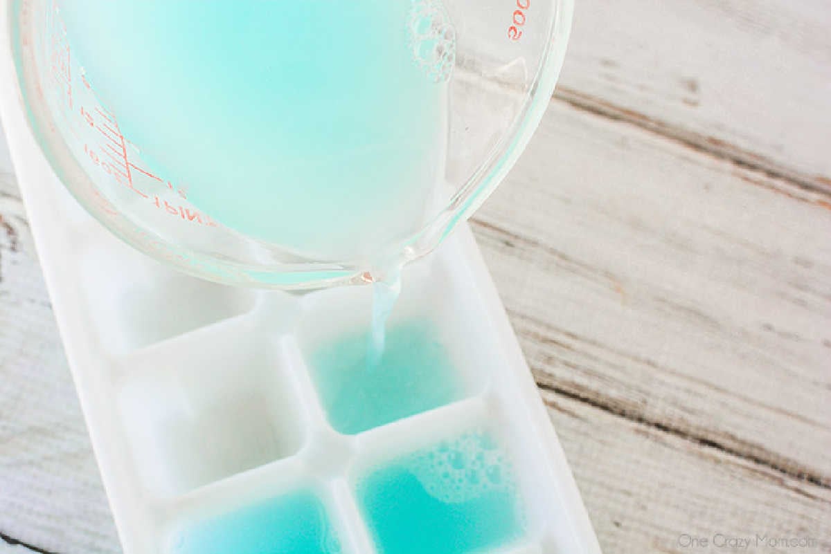 Do you ever walk past your kitchen sink and catch a not so pleasant odor? We have an easy homemade garbage disposal cleaner with just 3 ingredients! Pouring the cleaner mixture into the ice cube trays
