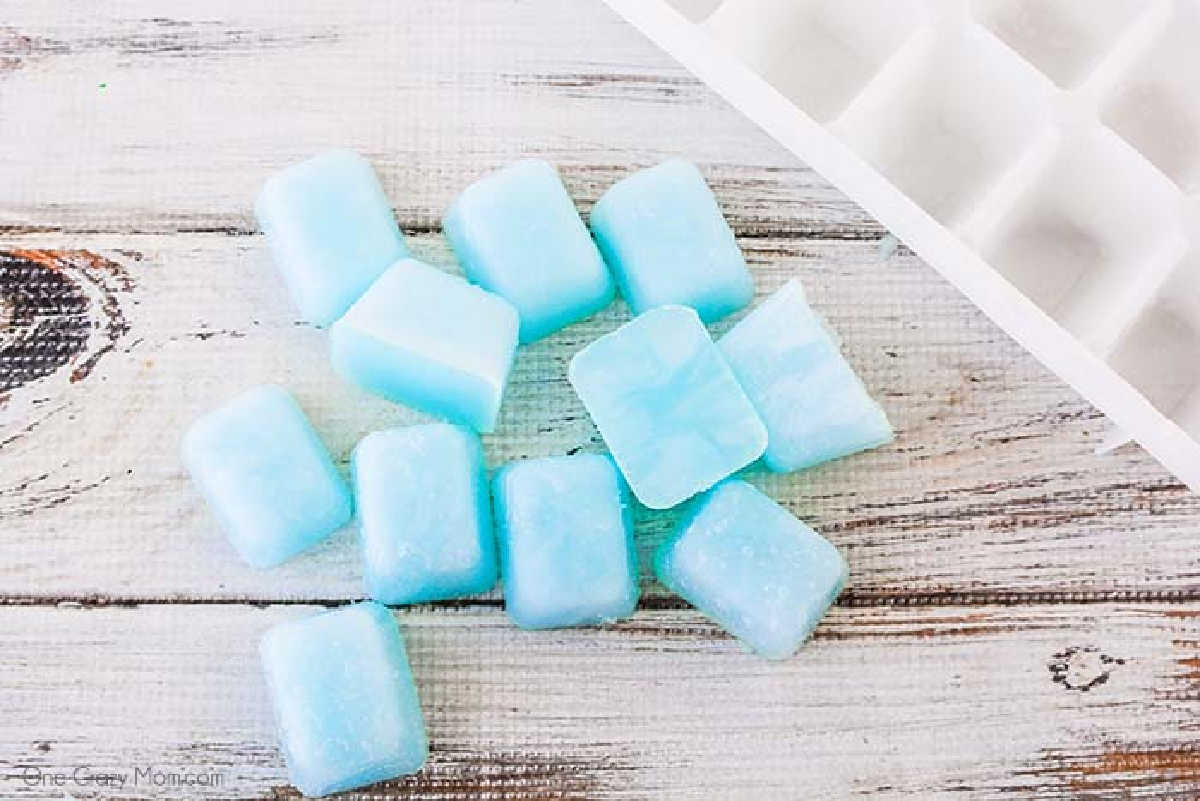 Do you ever walk past your kitchen sink and catch a not so pleasant odor? We have an easy homemade garbage disposal cleaner with just 3 ingredients! Frozen Garbage Disposal pods