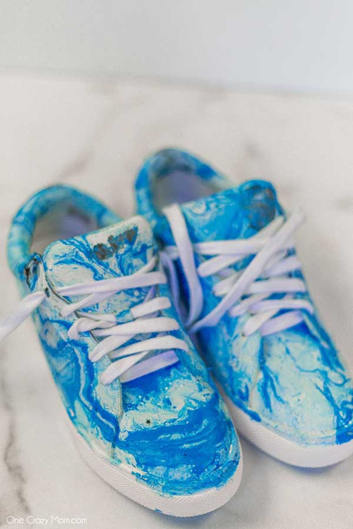 Today we are going to show you how to hydro dip shoes! It is super easy and turns out with a gorgeous design. Once you try this, you will love it! Today we are going to show you how to hydro dip shoes! It is super easy and turns out with a gorgeous design. Once you try this, you will love it!