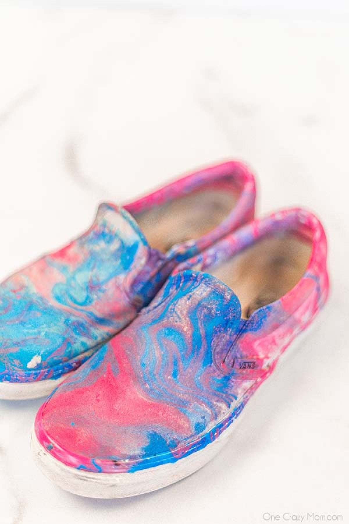 Today we are going to show you how to hydro dip shoes! It is super easy and turns out with a gorgeous design. Once you try this, you will love it! Today we are going to show you how to hydro dip shoes! It is super easy and turns out with a gorgeous design. Once you try this, you will love it!