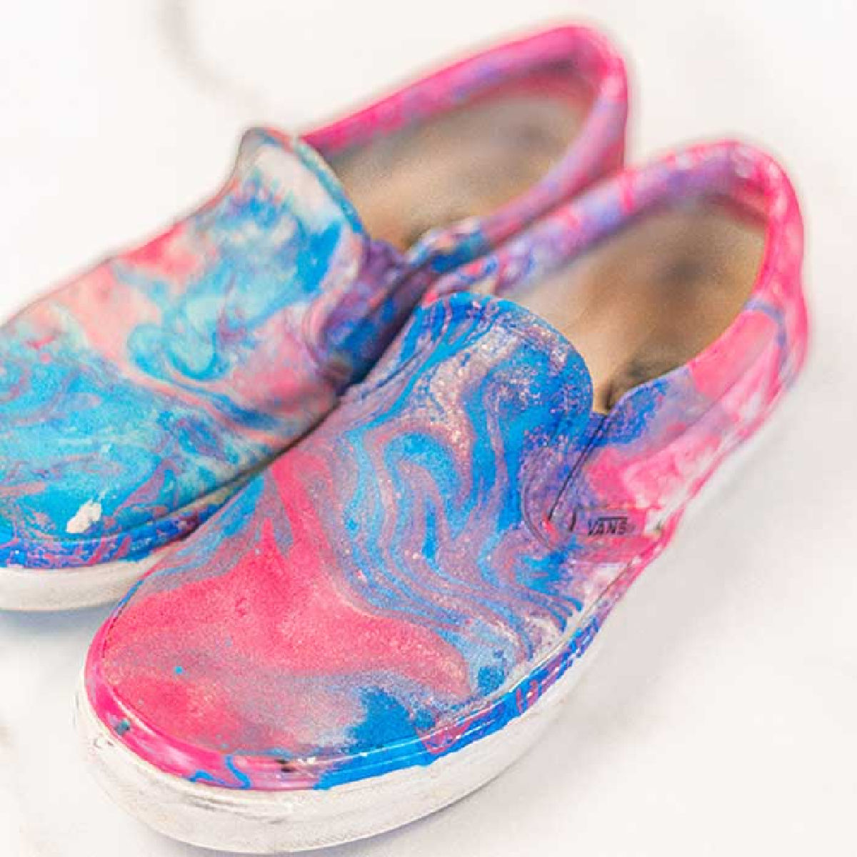 Today we are going to show you how to hydro dip shoes! It is super easy and turns out with a gorgeous design. Once you try this, you will love it! Today we are going to show you how to hydro dip shoes! It is super easy and turns out with a gorgeous design. Once you try this, you will love it!