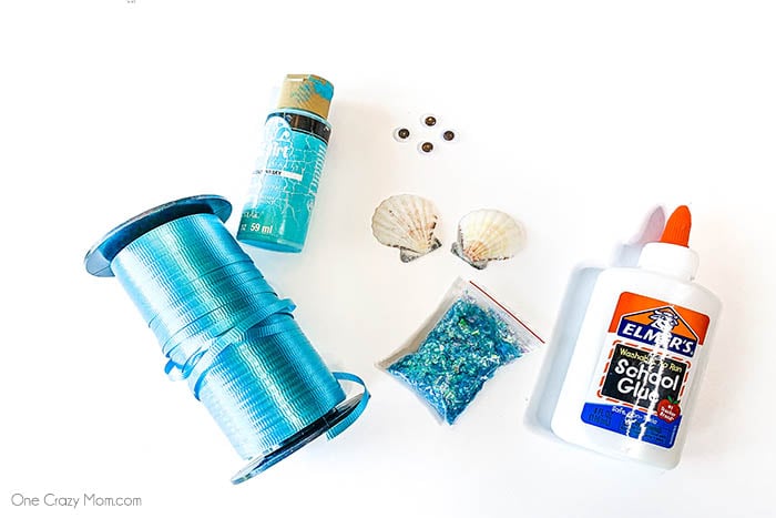 This DIY Jellyfish Seashell Craft is the perfect craft to do during the summer. Keep the kiddos busy with this inexpensive and simple seashell craft. This DIY Jellyfish Seashell Craft is the perfect craft to do during the summer. Keep the kiddos busy with this inexpensive and simple seashell craft.