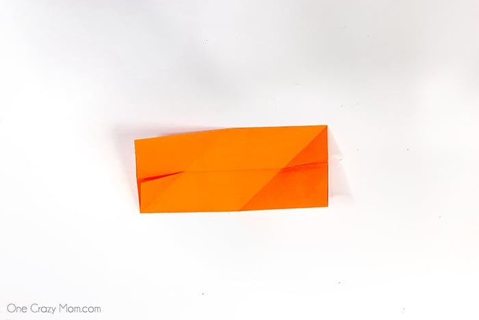 Grab some paper and learn how to make this easy origami cube. This is a simple but fun activity perfect to keep the kids busy while having a blast. Step by step instructions for making an origami cube.