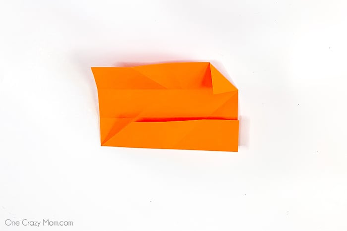 Grab some paper and learn how to make this easy origami cube. This is a simple but fun activity perfect to keep the kids busy while having a blast. Step by step instructions for making an origami cube.