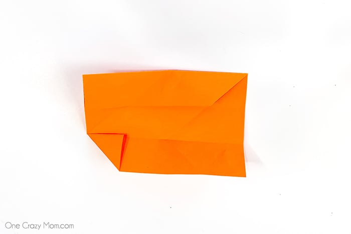 Grab some paper and learn how to make this easy origami cube. This is a simple but fun activity perfect to keep the kids busy while having a blast. Step by step instructions for making an origami cube.