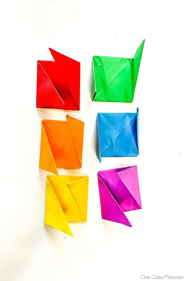 Grab some paper and learn how to make this easy origami cube. This is a simple but fun activity perfect to keep the kids busy while having a blast. Step by step instructions for making an origami cube.